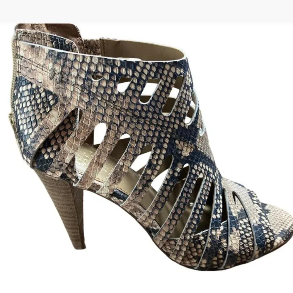 Vince Camuto High Heel Back Zip Peep Toe Snakeskin Shoes Booties Size 6.5 EUC